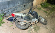 Motociclista fica gravemente ferida ao ser atingida por carro no Senhor Divino
