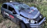 Ve&iacute;culo de escolta armada capota ap&oacute;s colis&atilde;o com boi na BR-359 a 65 km de Coxim
