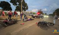 Colis&atilde;o entre motocicletas deixa dois feridos em frente ao Hospital Regional de Coxim

