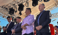 Noite na C&acirc;mara Municipal homenageia coxinenses, e desfile pelos 127 anos de Coxim lota o centro