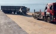 Caminh&atilde;o de motorista de Coxim &eacute; retirado do Rio Paran&aacute; ap&oacute;s cair com 39 toneladas de fertilizantes