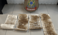 Homem &eacute; preso com 4 kg de coca&iacute;na durante fiscaliza&ccedil;&atilde;o no Aeroporto de Corumb&aacute;
