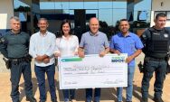 Adriana Nabhan e Junior Mochi entregam ar-condicionados &agrave; PM