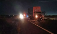 Motociclista de 27 anos morre ap&oacute;s colis&atilde;o frontal com caminh&atilde;o na BR-060
