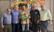 Vereadores e presidente do Clube Dois Irm&atilde;os solicitam recursos para constru&ccedil;&atilde;o de quadra esportiva 