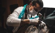                   CFM pro&iacute;be uso de anestesia geral para tatuagens 