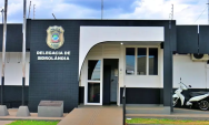 Homem &eacute; preso em flagrante ap&oacute;s ser flagrado nu com crian&ccedil;a de 8 anos
