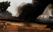 Inc&ecirc;ndio criminoso destr&oacute;i resid&ecirc;ncia no bairro Para&iacute;so Cacerense em Rio Verde