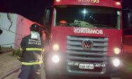 Inc&ecirc;ndio em resid&ecirc;ncia mobiliza pol&iacute;cia e bombeiros ap&oacute;s desentendimento familiar em Coxim