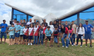 Crian&ccedil;as do Projeto 2 Irm&atilde;os Esporte Clube participam de encontro especial e visitam a decora&ccedil;&atilde;o