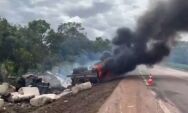 Carreta pega fogo ap&oacute;s acidente e chamas altas assustam condutores na BR-163 entre Coxim e Sonora