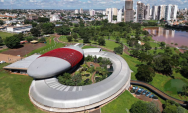 Maior aqu&aacute;rio de &aacute;gua doce do mundo atrai turistas de diferentes regi&otilde;es do Brasil
