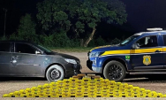 Motorista foge a p&eacute; e abandona Corolla com 111 kg de coca&iacute;na na BR-262
