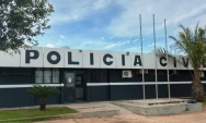 Homem &eacute; preso ap&oacute;s amea&ccedil;ar esposa e manter armas dentro de casa em Corguinho
