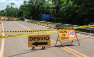 Carreta acima do peso derruba ponte de concreto na MS-080, em Rio Negro
