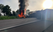 Delegado quebra vidro com disparo e salva caminhoneiro de cabine em chamas ap&oacute;s acidente na BR-262
