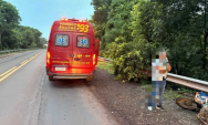 Passageira morre ap&oacute;s caminhonete atingir motocicleta e v&iacute;tima cair em ribanceira na BR-262
