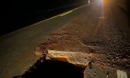 9 CARROS DANIFICADOS POR BURACO NA BR-163 EM COXIM REVOLTA MOTORISTAS