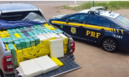 Persegui&ccedil;&atilde;o e carro abandonado levam &agrave; apreens&atilde;o de 1,6 tonelada de maconha na BR-267
