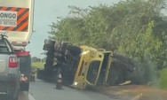 Motorista tenta desviar de acidente e tomba carreta &agrave;s margens da BR-163 em Bandeirantes
