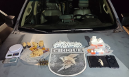 Pol&iacute;cia Militar apreende drogas e muni&ccedil;&otilde;es e prende casal por tr&aacute;fico em Coxim
