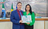 Glenda Melo &eacute; homenageada com Mo&ccedil;&atilde;o de Congratula&ccedil;&atilde;o da C&acirc;mara de Coxim 