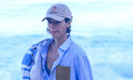 Bruna Marquezine curte dia de praia com amigos