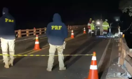 Caminh&atilde;o cai no Rio Vacaria ap&oacute;s romper prote&ccedil;&atilde;o de ponte na BR-163 em Rio Brilhante
