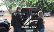 Homem &eacute; preso ap&oacute;s invadir delegacia para intimidar v&iacute;tima que denunciava amea&ccedil;as

