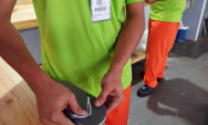 Produ&ccedil;&atilde;o de chinelos dentro de pres&iacute;dio auxilia internos sem assist&ecirc;ncia familiar em Dourados
