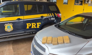 PRF apreende 5 kg de coca&iacute;na escondidos em banco de carro na BR-262 em &Aacute;gua Clara
