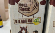 Veterin&aacute;ria influenciadora &eacute; presa por vender shampoo de cavalo como produto humano