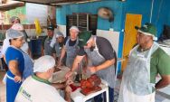 AAVC aposta em qualifica&ccedil;&atilde;o profissional e leva curso de embutidos para moradores de Coxim