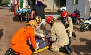 Motociclista fica ferida ap&oacute;s abelha entrar em capacete e causar acidente no Centro de Coxim