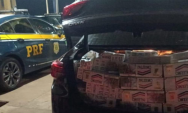 PRF apreende ve&iacute;culo carregado com cigarros contrabandeados ap&oacute;s persegui&ccedil;&atilde;o na BR-267
