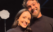 Larissa Manoela recebe buqu&ecirc; de flores de Andr&eacute; Luiz Frambach: 'Para vida toda'