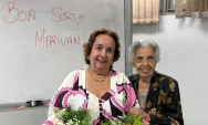 Idosa defende TCC aos 77 anos e recebe m&atilde;e na plateia, de 98: 'Emocionante'