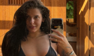 Ana Castela sensualiza em novas fotos de biqu&iacute;ni e f&atilde;s piram