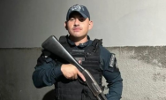 Filha de soldado morto com tiro de fuzil se desespera ao saber da morte do pai em Corumb&aacute;