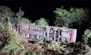 &Ocirc;nibus com 67 paraguaios cai em ribanceira e deixa 3 mortos; 40 ficam feridos