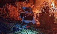 Motorista foge, carro pega fogo e PRF apreende 378 quilos de maconha na BR-060
