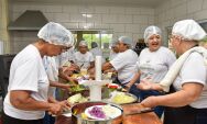 Profissionais de cozinha disputam a final do SuperChef Merendeira, cidade da região Norte disputa