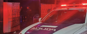Homem agride companheira, quebra celular durante ataque e foge em Coxim

