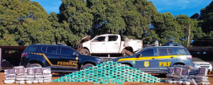 Caminhonete com 270 kg de drogas capota durante fuga da PRF; carga seria levada para Rio Verde
