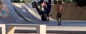 Pista de skate rec&eacute;m-inaugurada em Coxim vira palco para manobras com bicicleta el&eacute;trica 