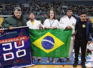 Atletas do Instituto Inovando levam Coxim ao p&oacute;dio internacional com cinco medalhas na Argentina