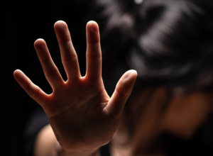 Padrasto espanca crian&ccedil;a a mando da m&atilde;e e v&iacute;tima acaba internada