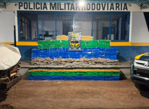 Motorista morre ap&oacute;s capotar Hilux com 1,8 tonelada de drogas na MS-289, em Amambai
