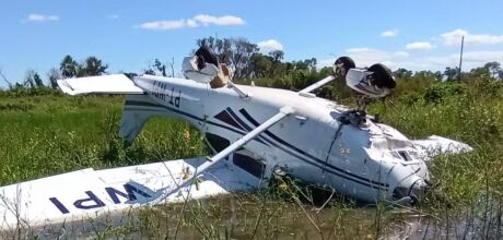 Avi&atilde;o cai e tr&ecirc;s pessoas s&atilde;o resgatadas em &aacute;rea de dif&iacute;cil acesso no Pantanal
