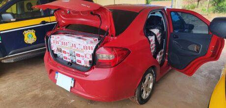 Motorista foge da PRF, causa acidente e &eacute; preso com 20 mil ma&ccedil;os de cigarros contrabandeados